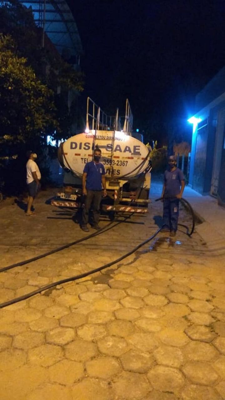 SAAE garante abastecimento de residências por meio de caminhões pipa em bairros que estão sem água SAAE garante abastecimento de residências por meio de caminhões pipa em bairros que estão sem água