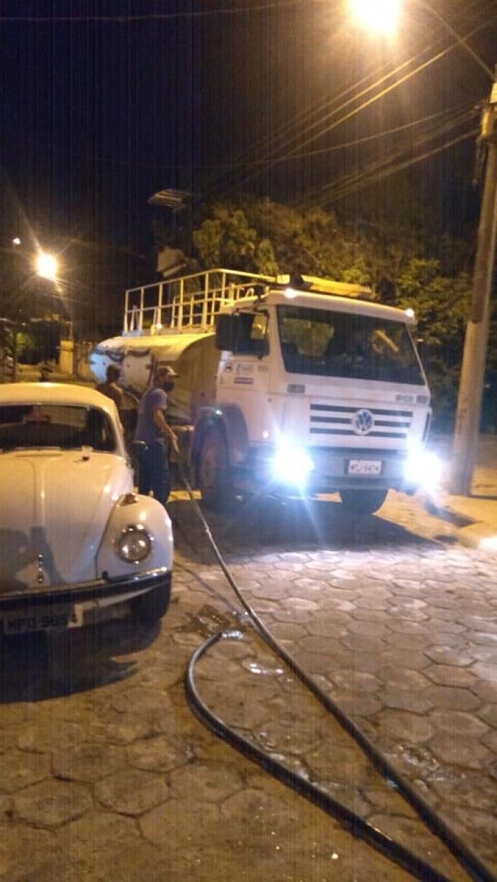 SAAE garante abastecimento de residências por meio de caminhões pipa em bairros que estão sem água SAAE garante abastecimento de residências por meio de caminhões pipa em bairros que estão sem água