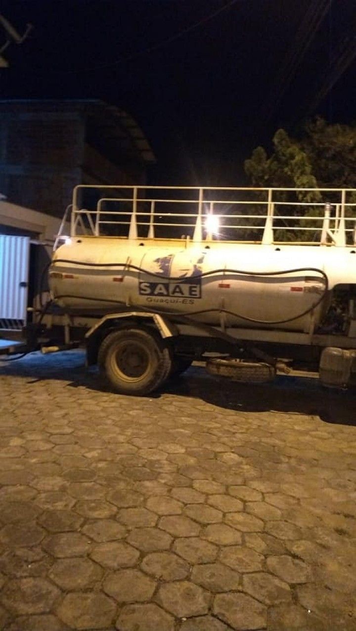 SAAE garante abastecimento de residências por meio de caminhões pipa em bairros que estão sem água SAAE garante abastecimento de residências por meio de caminhões pipa em bairros que estão sem água