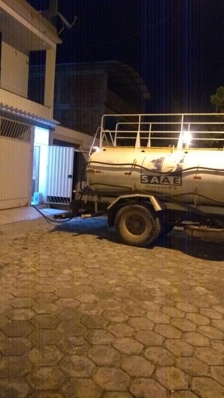 SAAE garante abastecimento de residências por meio de caminhões pipa em bairros que estão sem água SAAE garante abastecimento de residências por meio de caminhões pipa em bairros que estão sem água