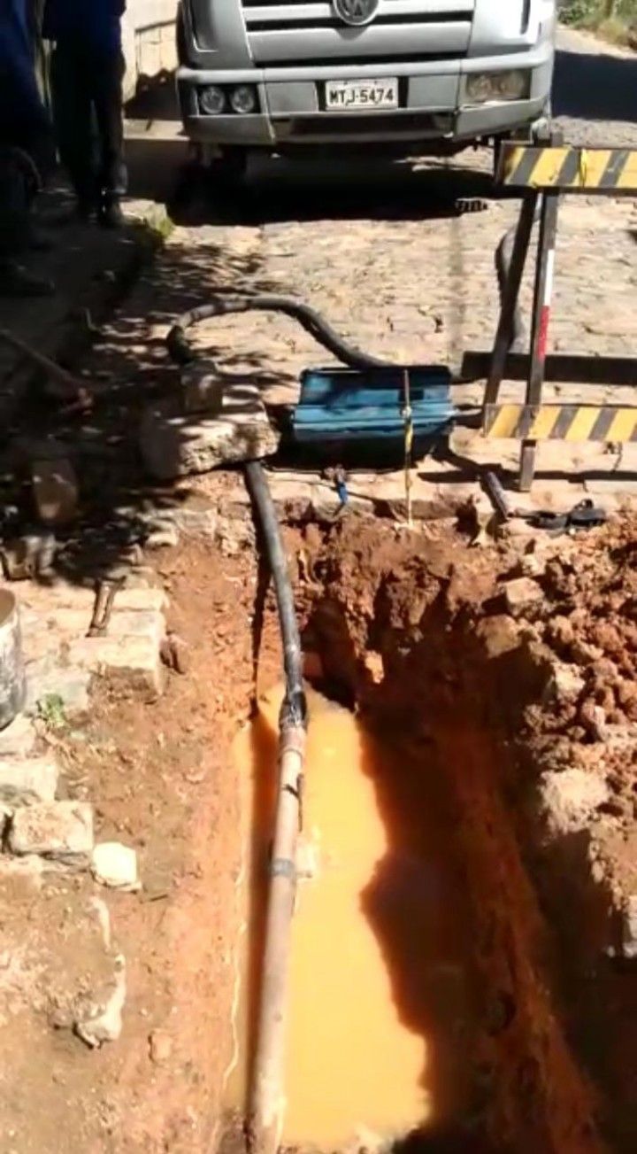 SAAE garante abastecimento de residências por meio de caminhões pipa em bairros que estão sem água SAAE garante abastecimento de residências por meio de caminhões pipa em bairros que estão sem água