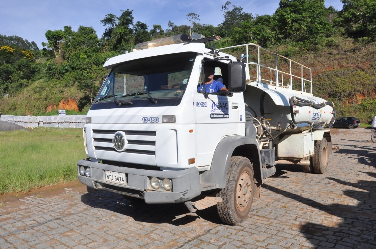 Caminhão Pipa do SAAE realiza Atendimentos