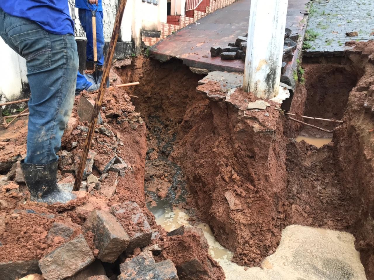 Obra na Rua Sen Atílio Vivacqua