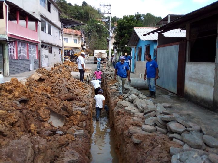 SAAE REALIZA SERVIÇOS EM PARCERIA COM A SECRETÁRIA DE OBRAS SAAE REALIZA SERVIÇOS EM PARCERIA COM A SECRETÁRIA DE OBRAS